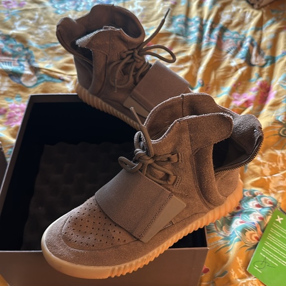 Yeezy boost 750 chocolate/ gummy sole - Picture 3 of 12